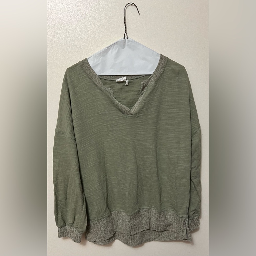 Super comfy, women’s top, size L, Green